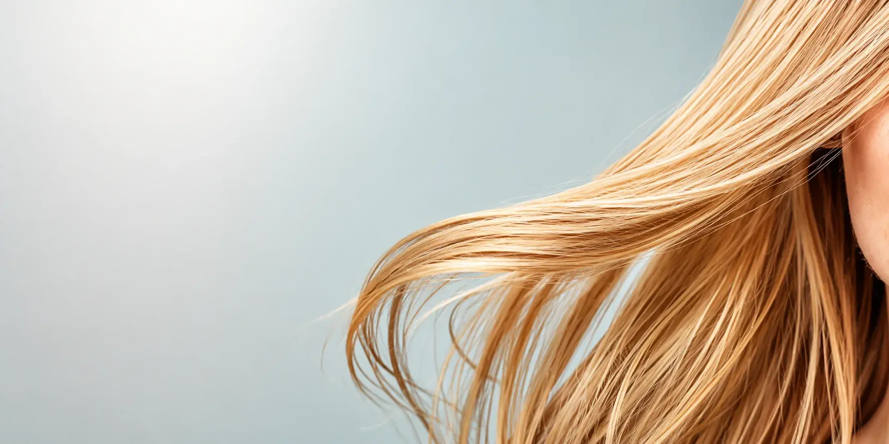 Cheveux lisses et brillants après lissage sans formol — Liss&Co